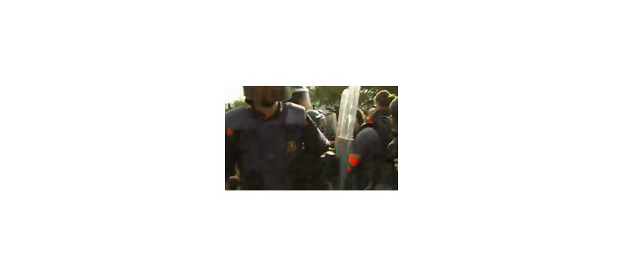 Image:Malgré les violences policières, la Plaza Catalunya reste occupée
