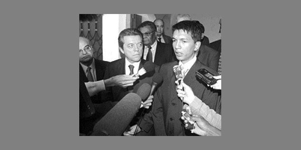 Image:Un mandat d'arrêt international contre Andry Rajoelina !